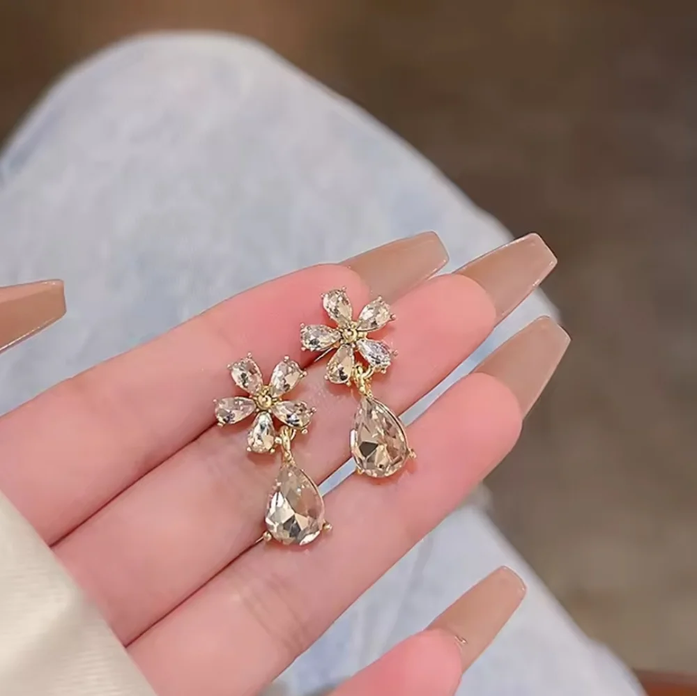 Gold Sparkling Flower Earrings